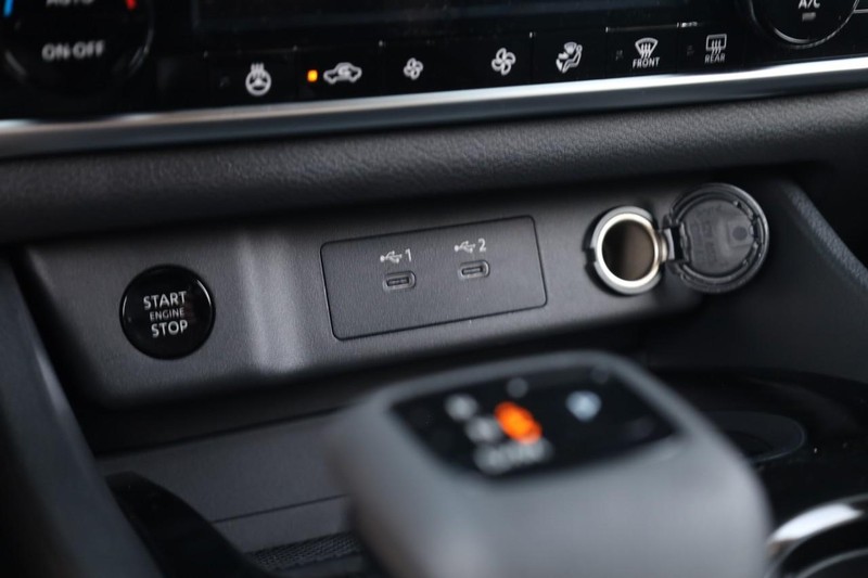 Nissan Rogue Vehicle Image 14