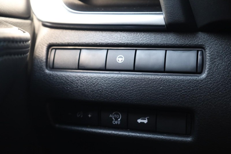 Nissan Rogue Vehicle Image 18