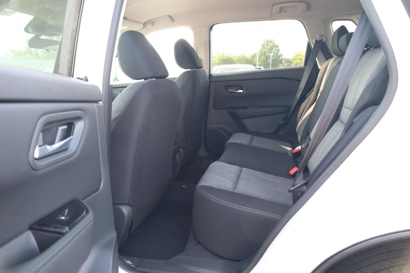 Nissan Rogue Vehicle Image 20