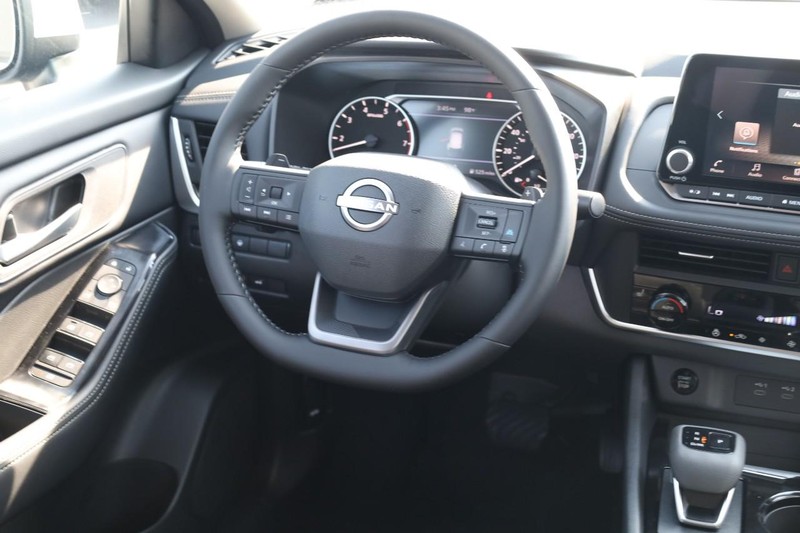Nissan Rogue Vehicle Image 23