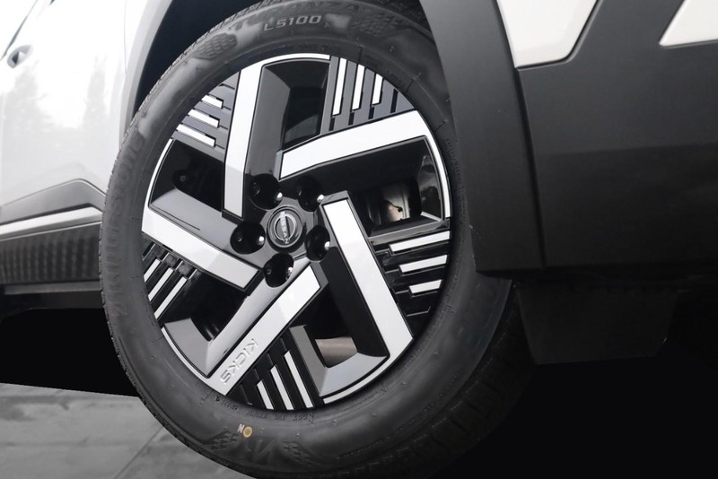 Nissan Kicks Vehicle Image 03