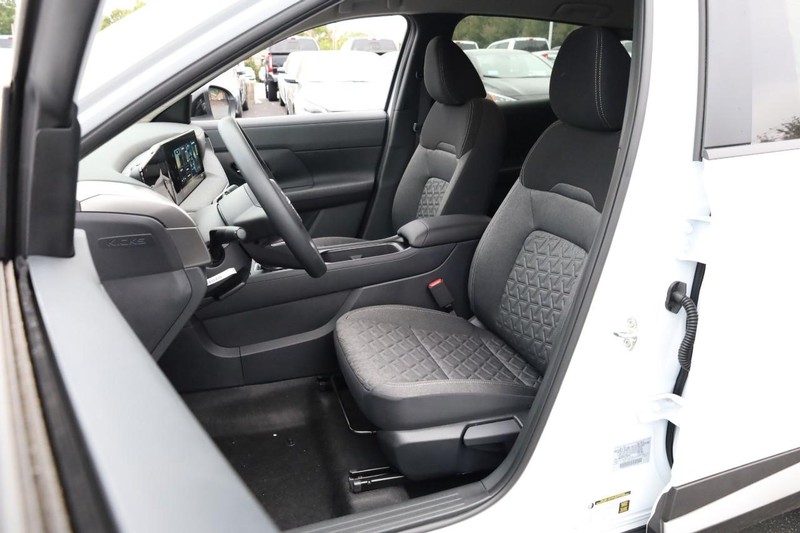Nissan Kicks Vehicle Image 08