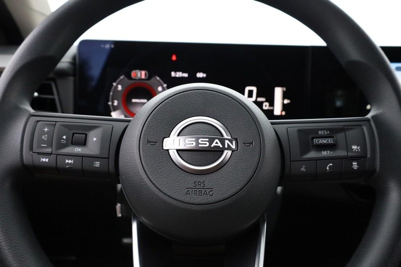 Nissan Kicks Vehicle Image 09