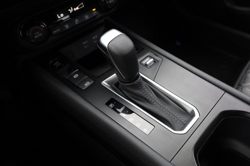 Nissan Kicks Vehicle Image 16