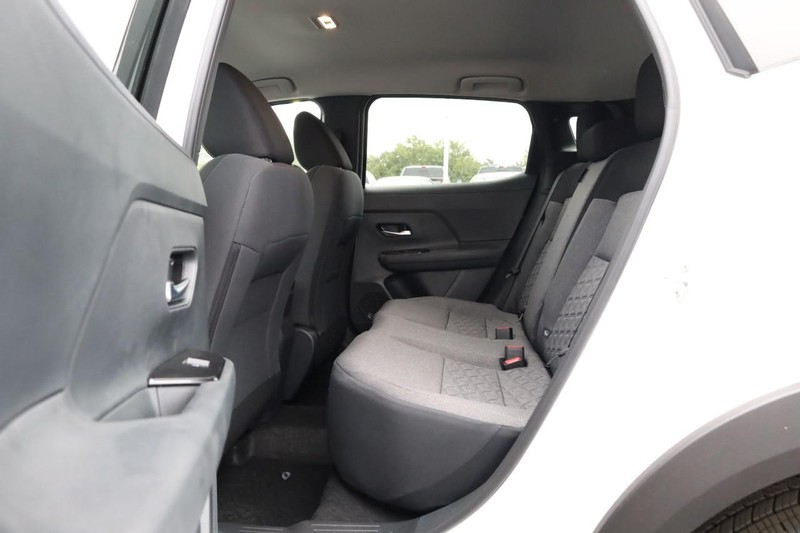 Nissan Kicks Vehicle Image 21