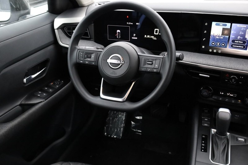 Nissan Kicks Vehicle Image 23