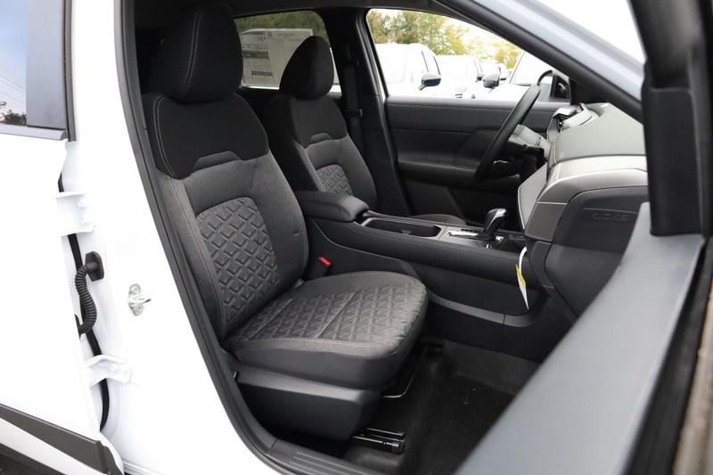 Nissan Kicks Vehicle Image 24