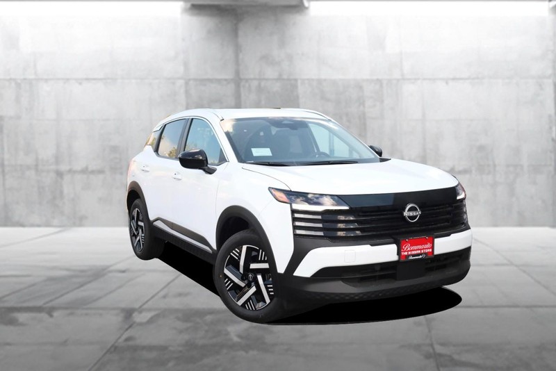 Nissan Kicks Vehicle Image 02