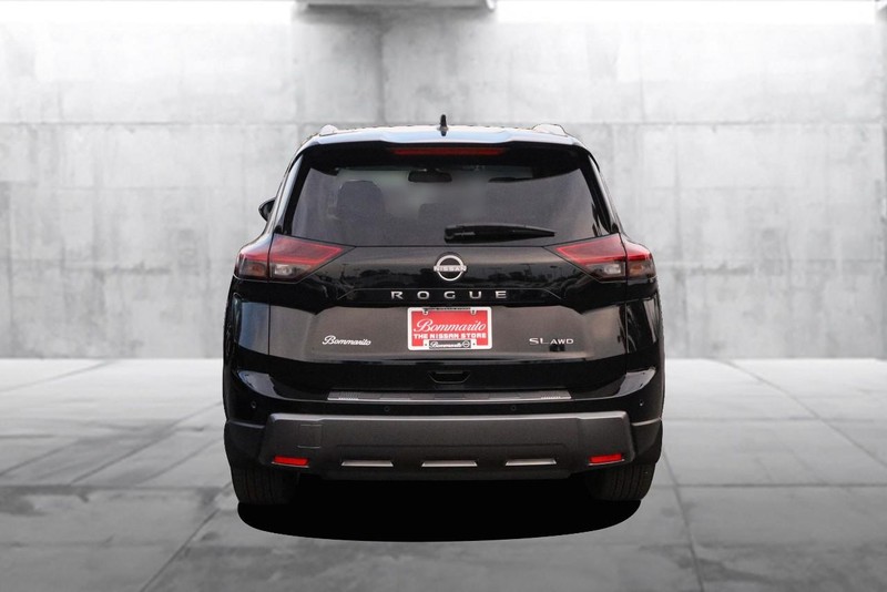 Nissan Rogue Vehicle Image 06