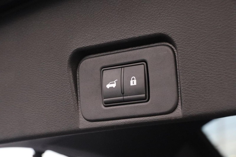 Nissan Rogue Vehicle Image 08