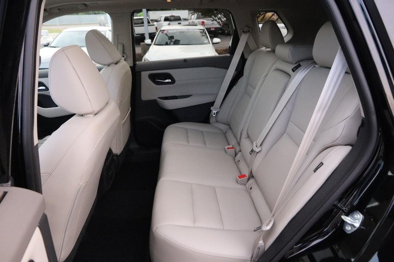 Nissan Rogue Vehicle Image 11