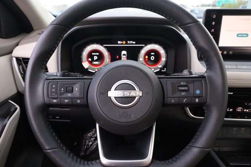 Nissan Rogue Vehicle Image 12