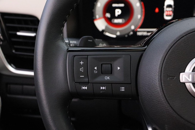 Nissan Rogue Vehicle Image 13