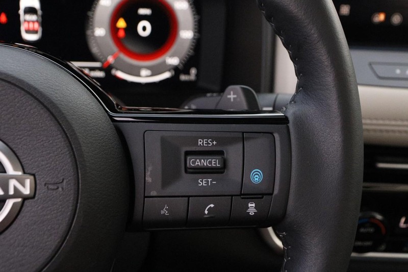 Nissan Rogue Vehicle Image 14