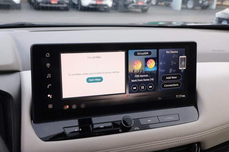 Nissan Rogue Vehicle Image 16