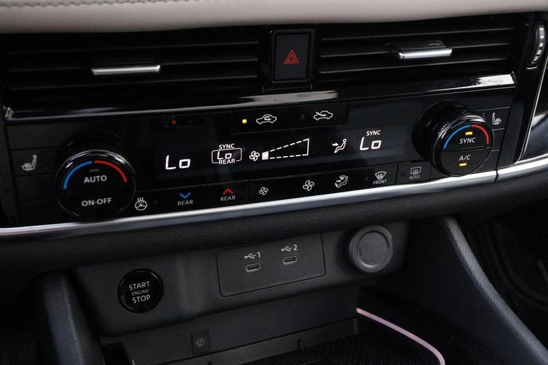 Nissan Rogue Vehicle Image 18