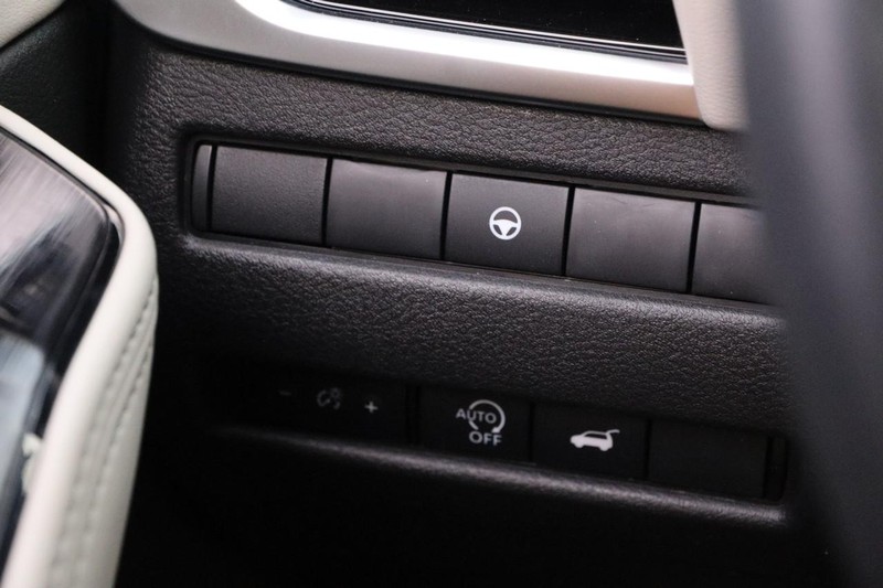 Nissan Rogue Vehicle Image 21