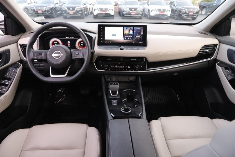 Nissan Rogue Vehicle Image 22