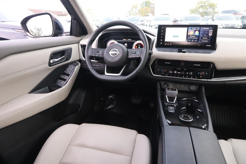 Nissan Rogue Vehicle Image 23