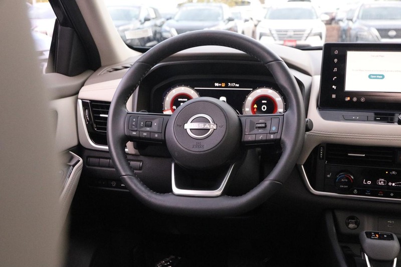 Nissan Rogue Vehicle Image 24