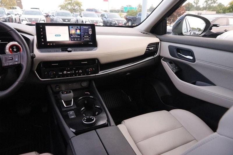 Nissan Rogue Vehicle Image 26