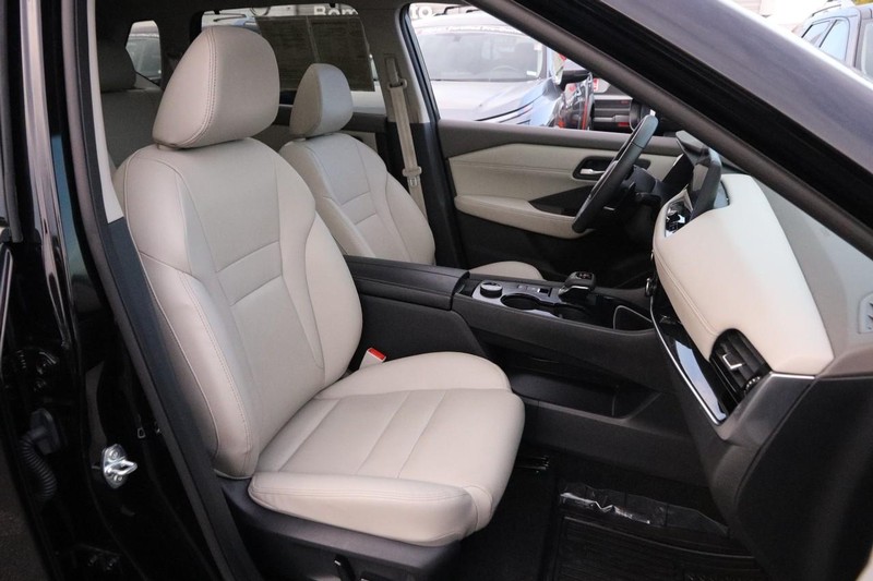 Nissan Rogue Vehicle Image 27