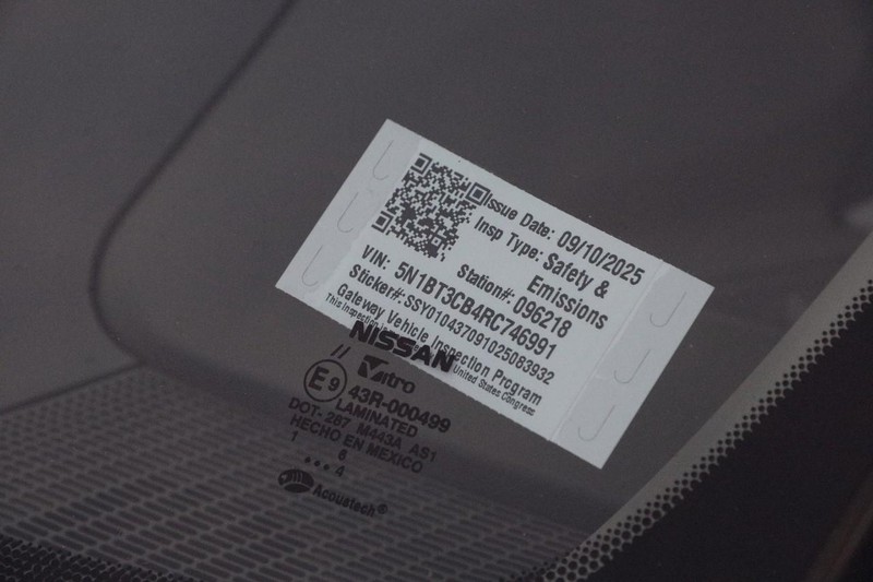 Nissan Rogue Vehicle Image 30