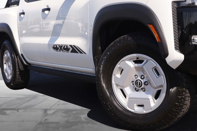 Nissan Frontier Vehicle Image 03