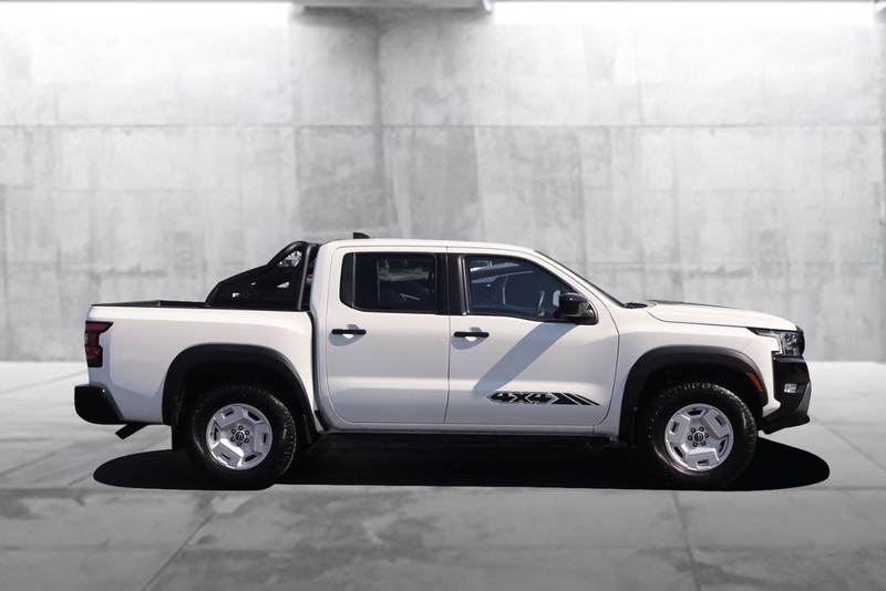 Nissan Frontier Vehicle Image 05