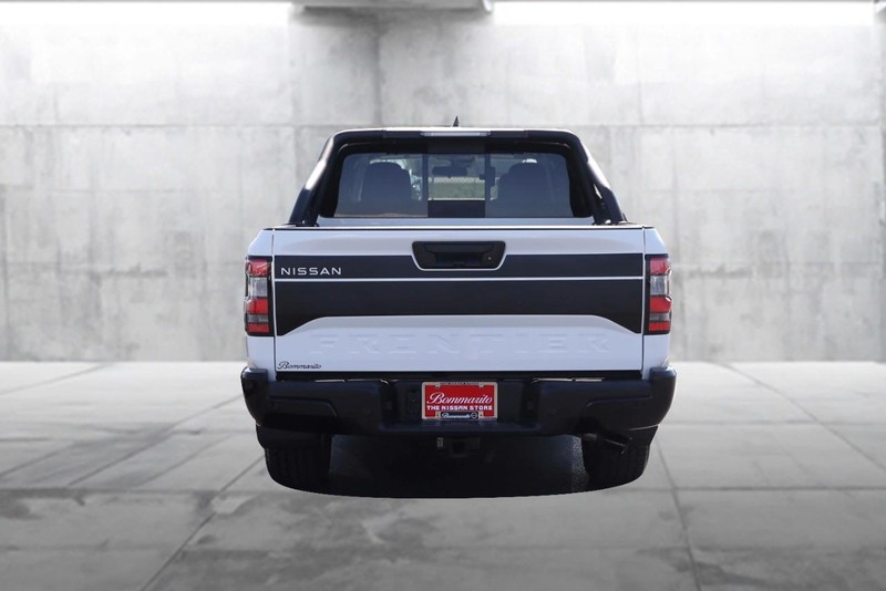 Nissan Frontier Vehicle Image 06