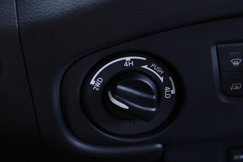 Nissan Frontier Vehicle Image 16