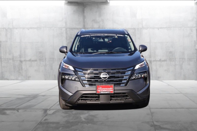 Nissan Rogue Vehicle Image 04