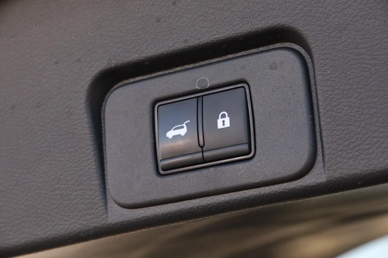 Nissan Rogue Vehicle Image 08