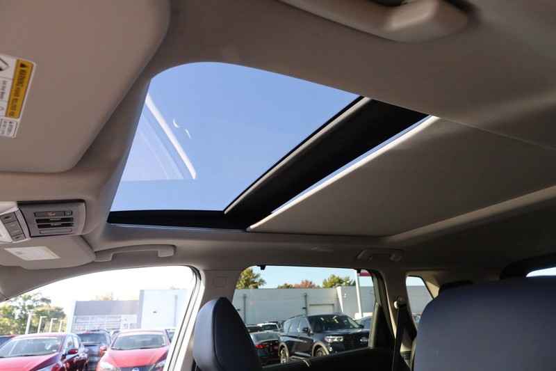 Nissan Rogue Vehicle Image 09