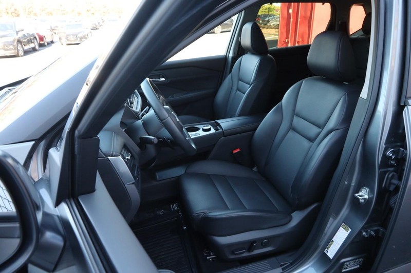 Nissan Rogue Vehicle Image 10