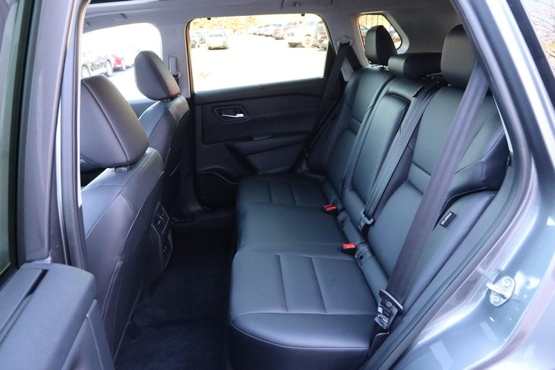 Nissan Rogue Vehicle Image 11