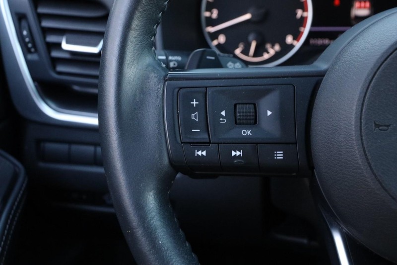 Nissan Rogue Vehicle Image 13