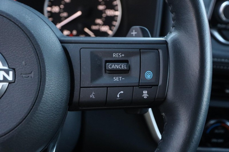 Nissan Rogue Vehicle Image 14