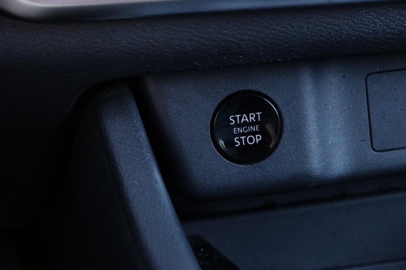 Nissan Rogue Vehicle Image 16