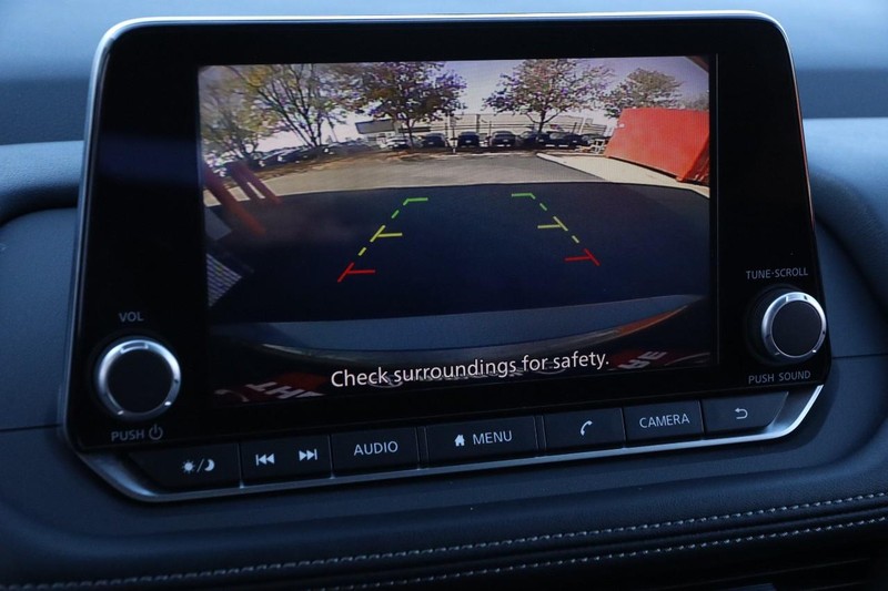 Nissan Rogue Vehicle Image 18