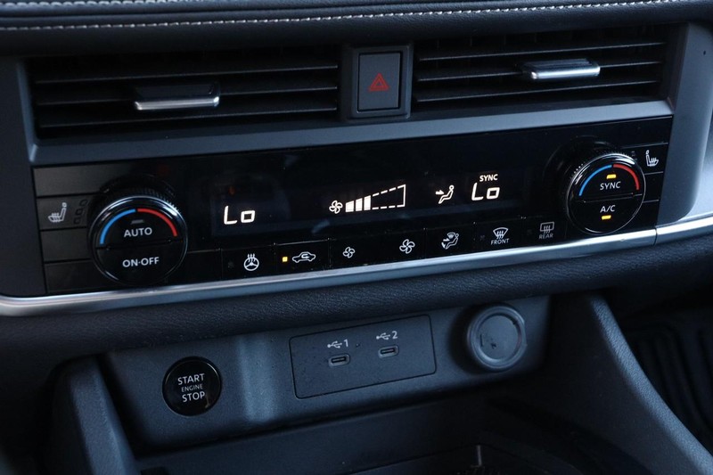 Nissan Rogue Vehicle Image 19