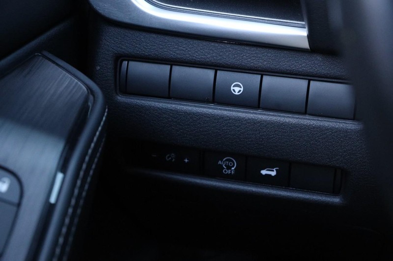 Nissan Rogue Vehicle Image 21