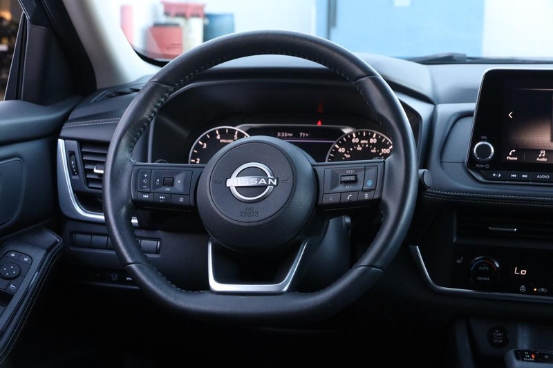 Nissan Rogue Vehicle Image 24