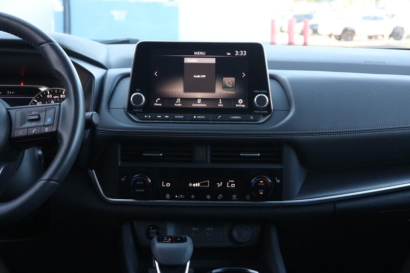 Nissan Rogue Vehicle Image 25