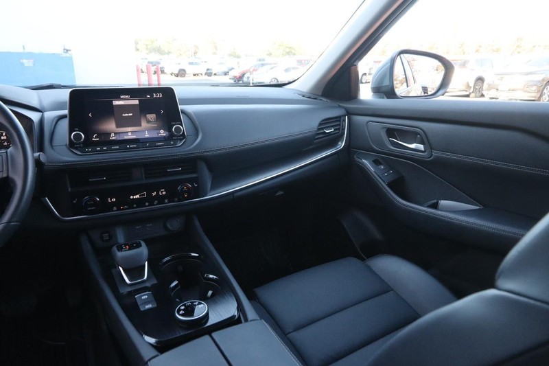 Nissan Rogue Vehicle Image 26