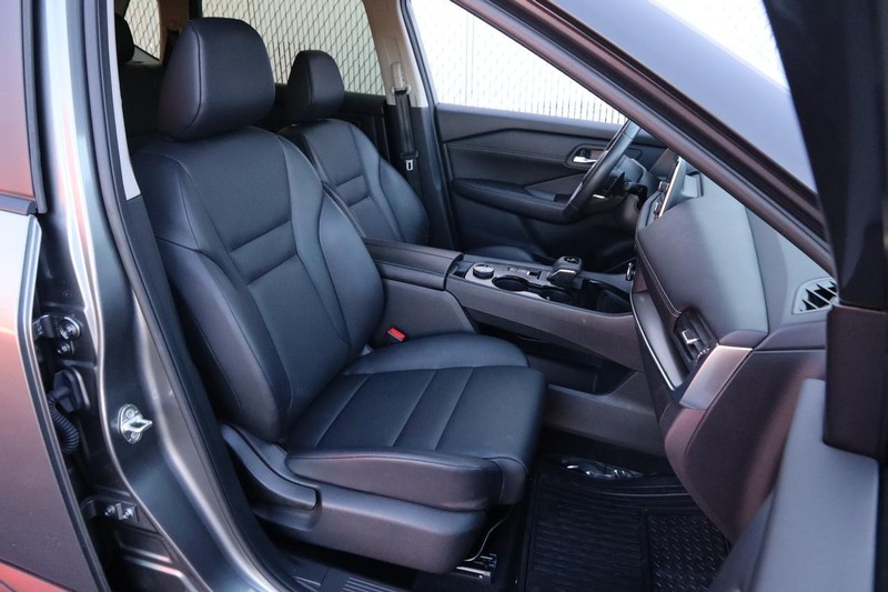 Nissan Rogue Vehicle Image 27