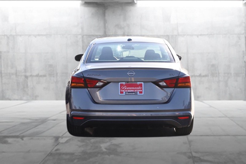 Nissan Altima Vehicle Image 06