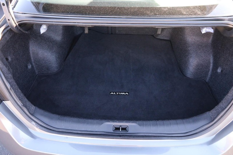 Nissan Altima Vehicle Image 07