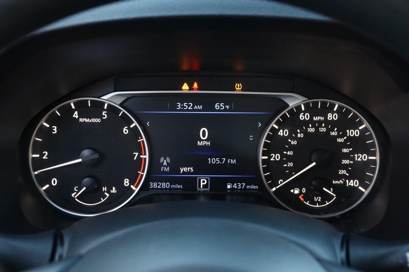 Nissan Altima Vehicle Image 13