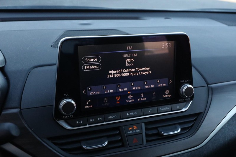 Nissan Altima Vehicle Image 15